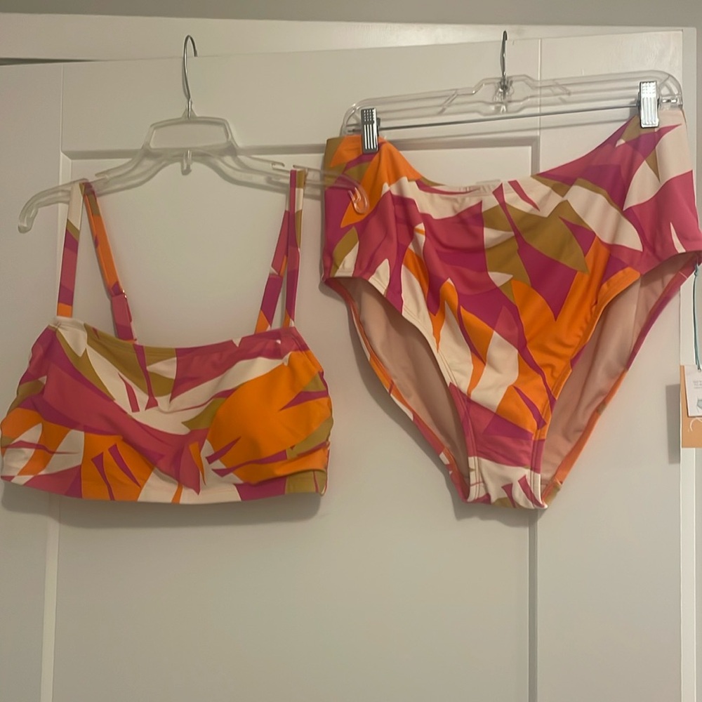 Kona Sol matching bikini set with palm tree print. 2X top and 1X bottom.